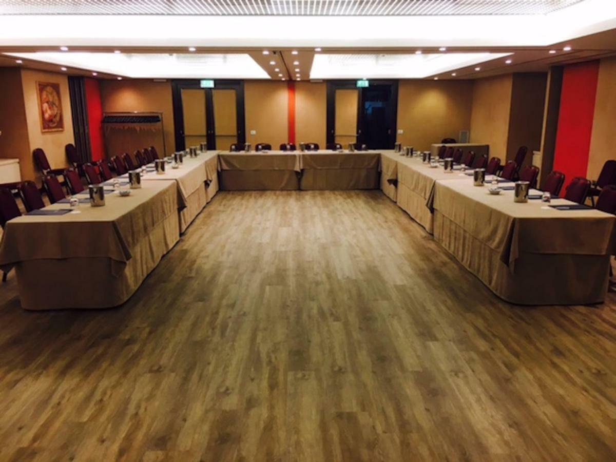 فندق برينسيبي دي بيمونتي - أونا إسبيرينزي تورينو المظهر الخارجي الصورة The 2016 conference of the International Association of Students in Economics